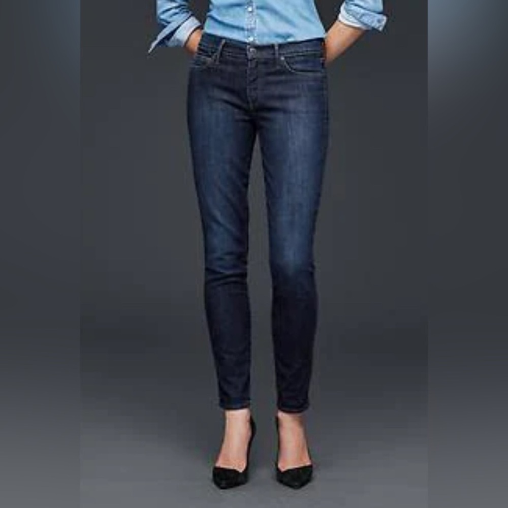 Women’s Dark INDIGO 1969 mid-rise always skinny jeans by Gap. Size 29/8
Like New